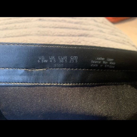 Classic Black Leather and Buckle Boot - BRAND NEW - Picture 12 of 14